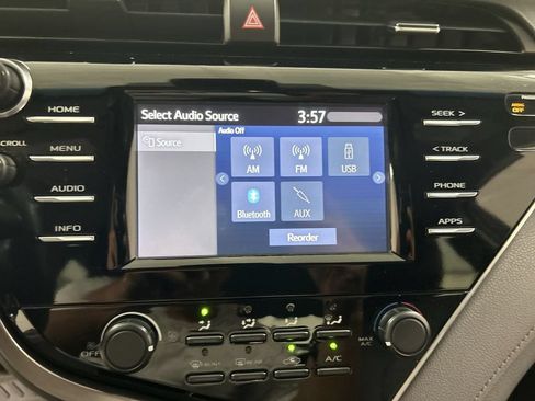 Used 2018 Toyota Camry LE FWD image 14