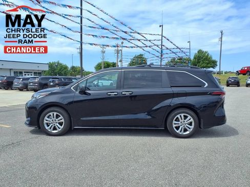 Used 2023 Toyota Sienna XSE w/ XSE Plus Package AWD/4WD image 18