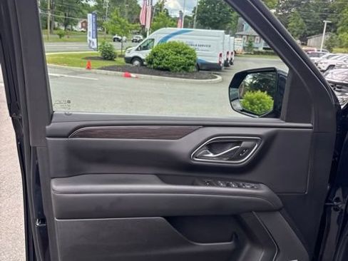 Used 2023 Chevrolet Tahoe Z71 w/ Luxury Package AWD/4WD image 15