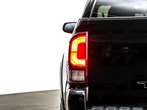 Used 2019 Toyota Tacoma TRD Sport image 14