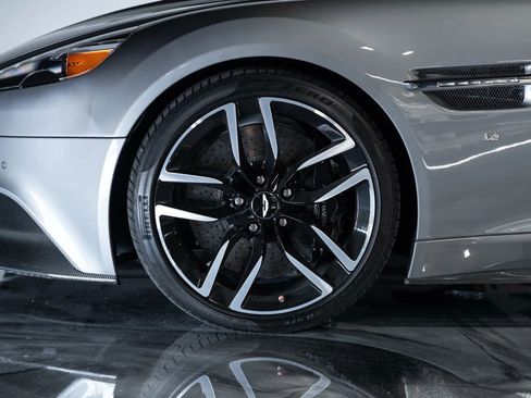 Used 2017 Aston Martin Vanquish Coupe RWD image 32
