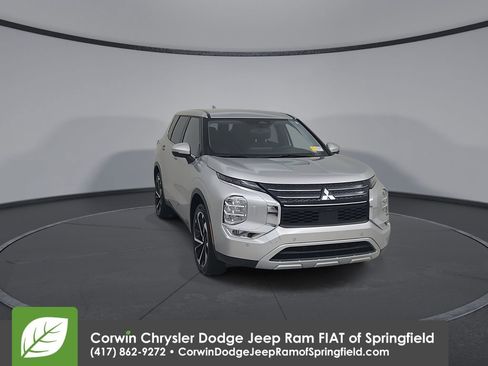 Used 2024 Mitsubishi Outlander SE image 4