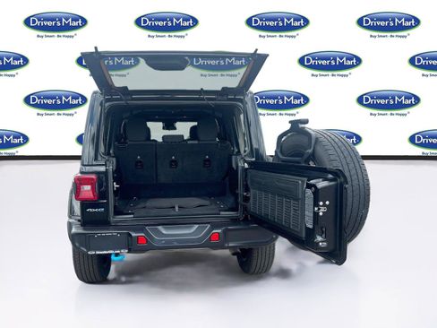 Used 2024 Jeep Wrangler Unlimited Sahara AWD/4WD image 25