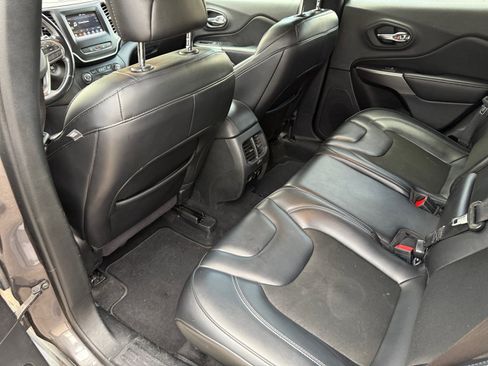 Used 2021 Jeep Cherokee Latitude Plus w/ Security Package AWD/4WD image 17