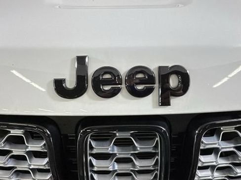 Used 2020 Jeep Grand Cherokee Altitude AWD/4WD image 8