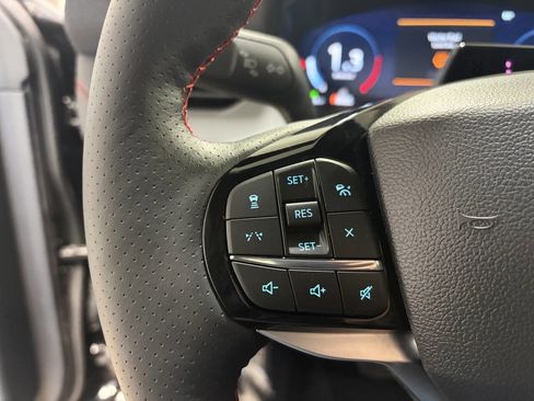 Used 2025 Ford Explorer ST-Line w/ ST-Line Street Pack image 18