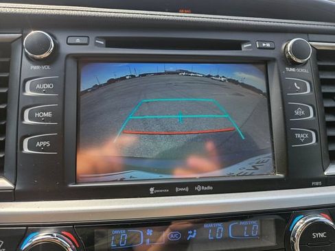 Used 2019 Toyota Highlander Plus FWD image 20