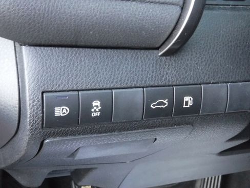 Used 2018 Toyota Camry SE image 12