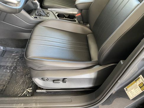 Certified 2022 Volkswagen Tiguan SE FWD image 12
