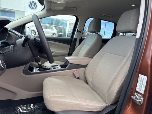 Used 2017 Ford Escape SE image 9