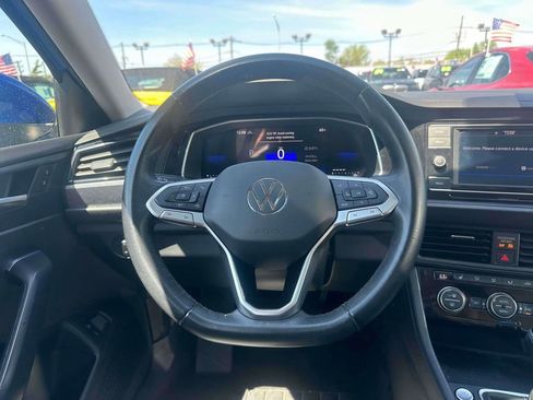 Used 2024 Volkswagen Jetta SE FWD image 12