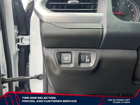 Used 2023 GMC Acadia SLE w/ Driver Convenience Package FWD image 25