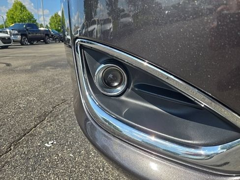 Used 2019 Chrysler Pacifica Touring-L FWD image 22