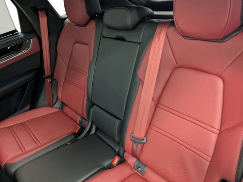 New 2026 Porsche Cayenne Turbo AWD/4WD image 23