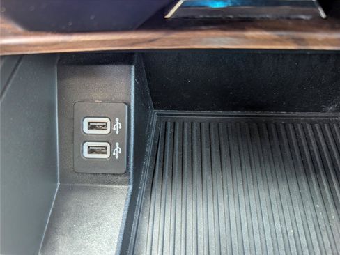 Used 2019 Ford F150 Lariat w/ Equipment Group 502A Luxury AWD/4WD image 28