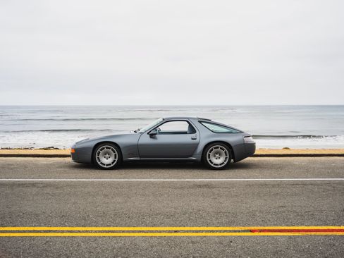 Used 2021 Ferrari 812 GTS RWD image 36