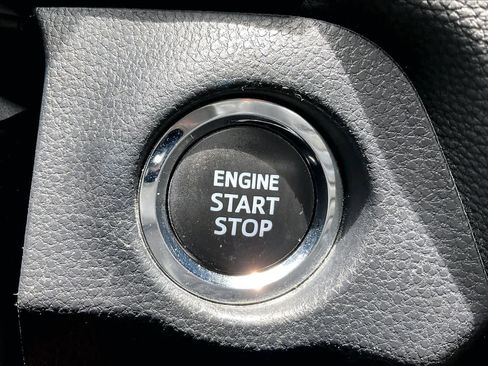 Used 2022 Toyota RAV4 XLE FWD image 33