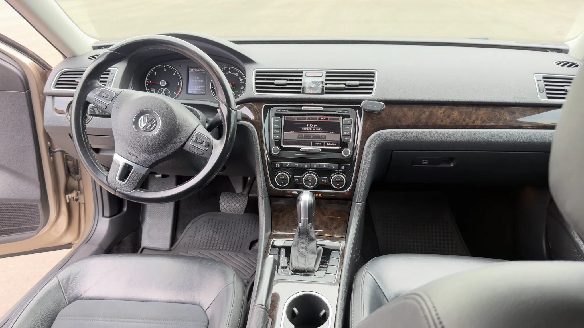 Used 2015 Volkswagen Passat TDI SEL Premium FWD image 15