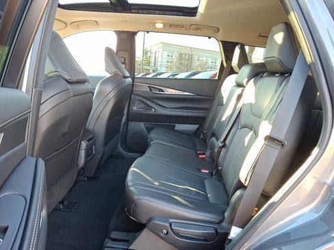 Certified 2025 INFINITI QX60 Luxe image 11