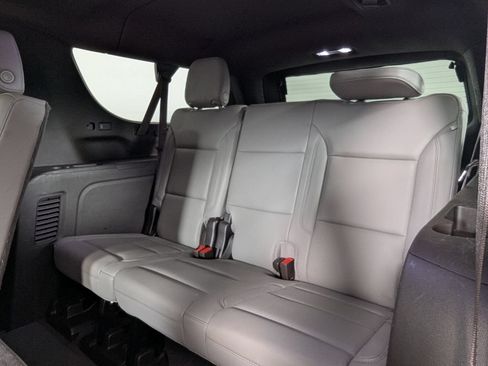 Used 2022 Chevrolet Suburban LT RWD image 24