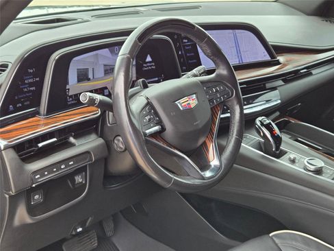 Used 2022 Cadillac Escalade Premium Luxury AWD/4WD image 10