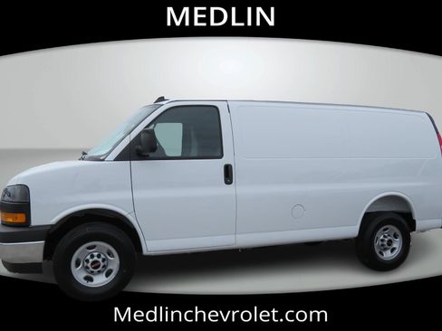 Used 2025 GMC Savana 3500 w/ Driver Convenience Package image 5