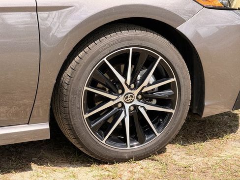 Used 2024 Toyota Camry SE image 9