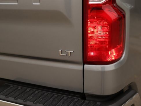 Used 2023 Chevrolet Silverado 1500 LT image 34