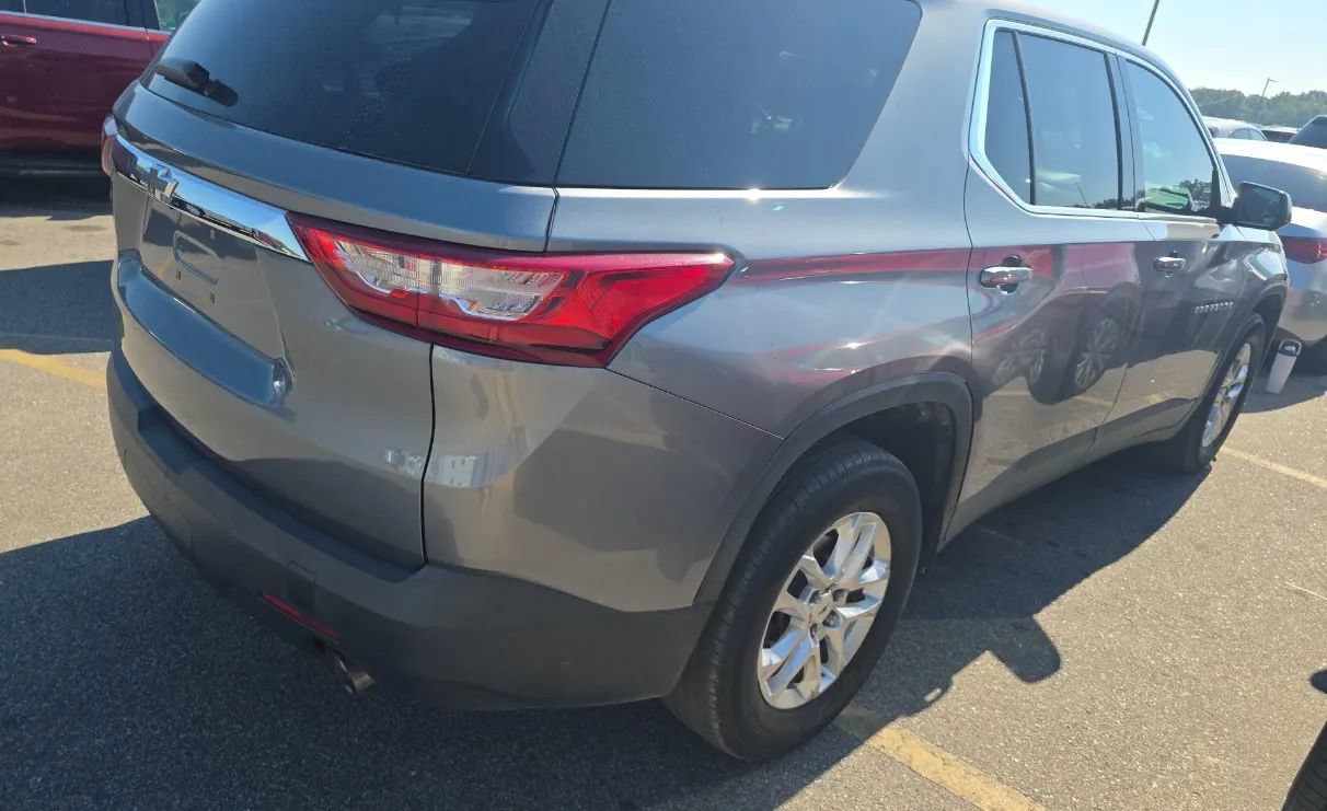 Used 2019 Chevrolet Traverse LS FWD image 3