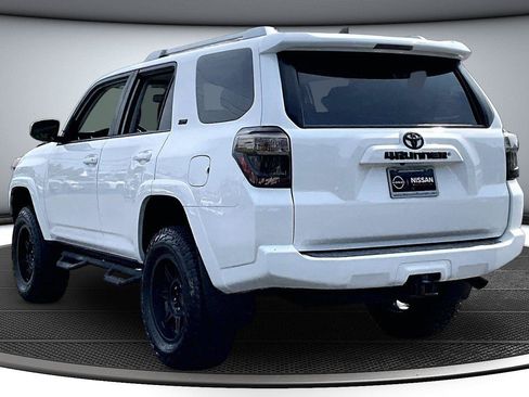 Used 2016 Toyota 4Runner SR5 AWD/4WD image 5