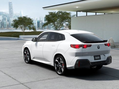 New 2026 BMW X2 xDrive28i w/ M Sport Package image 2