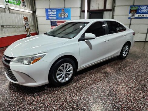 Used 2016 Toyota Camry LE FWD image 3