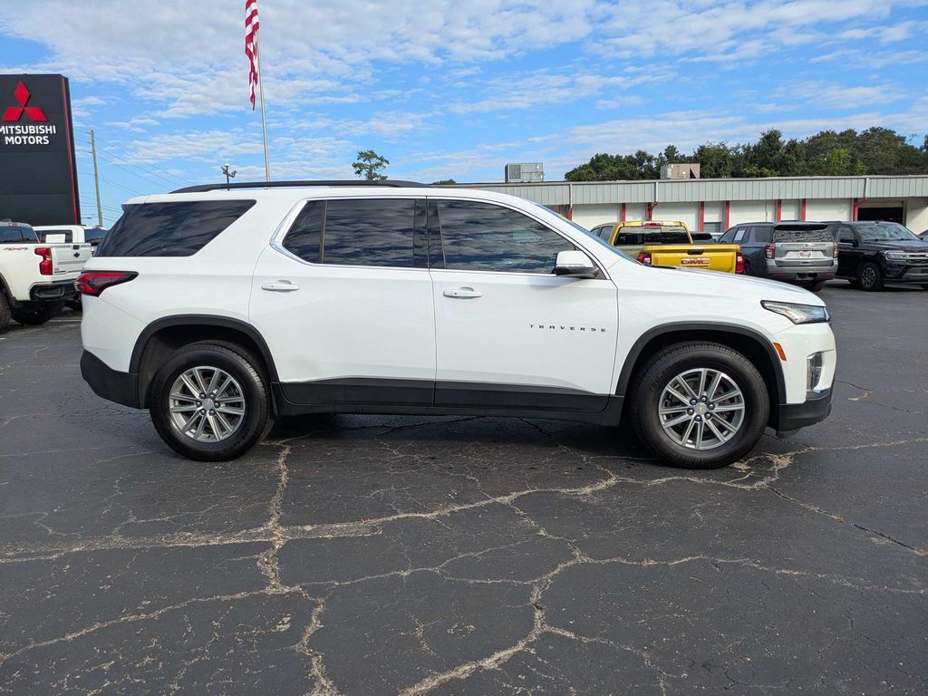 Used 2023 Chevrolet Traverse LT FWD image 3