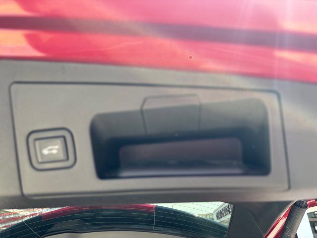 Used 2023 Cadillac XT5 Luxury w/ LPO, Floor Liner Package FWD image 17