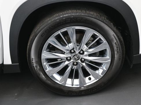 Certified 2024 Toyota Grand Highlander AWD image 41