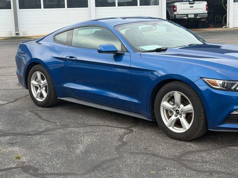 Used 2017 Ford Mustang Coupe RWD image 2