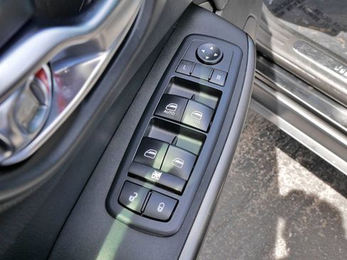 Used 2019 Jeep Cherokee Limited AWD/4WD image 21