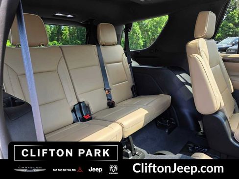 Used 2021 Chevrolet Tahoe Premier w/ Premium Package AWD/4WD image 20