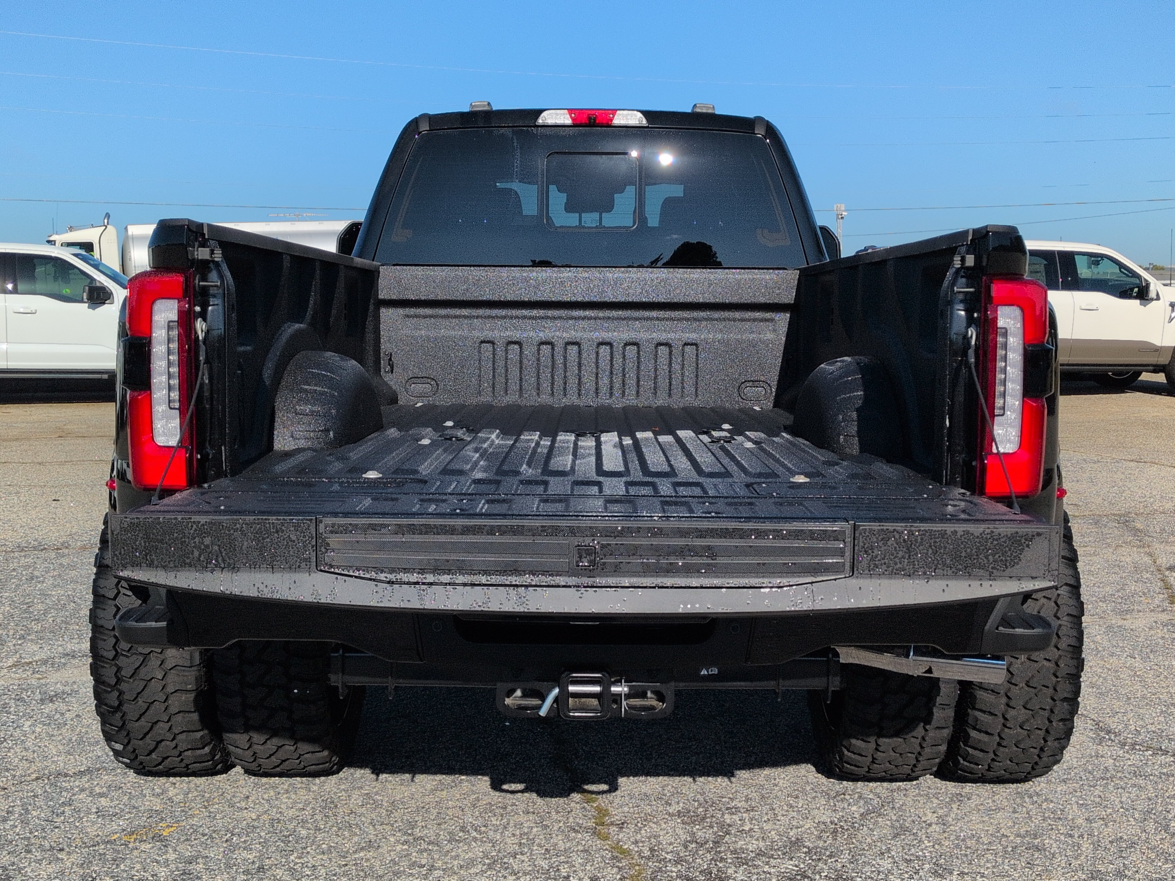 Used 2026 Ford F450 Platinum w/ FX4 Off-Road Package AWD/4WD image 12