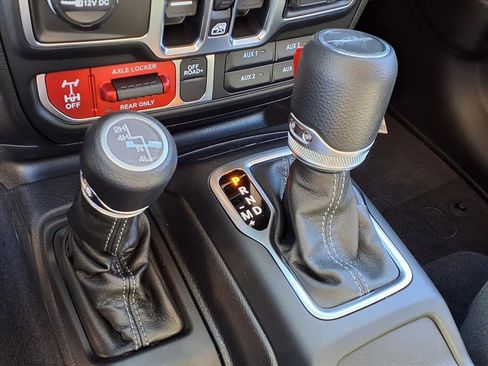 New 2025 Jeep Gladiator Willys image 15