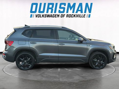 Used 2024 Volkswagen Taos SE w/ Panoramic Sunroof Package image 7