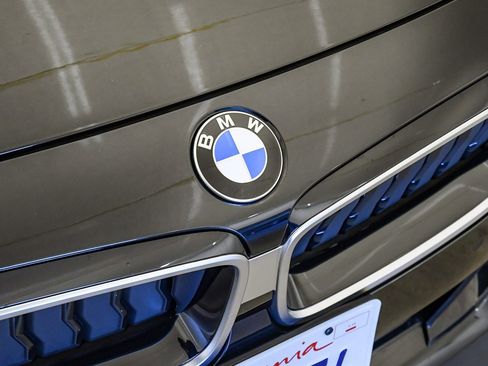 Used 2025 BMW 230i Coupe w/ Convenience Package image 8