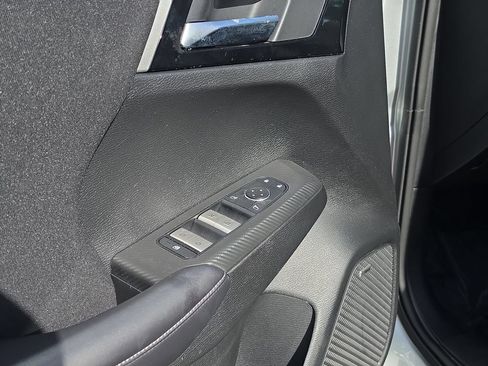 Used 2025 Mitsubishi Outlander ES FWD image 16
