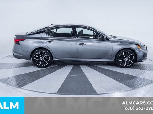 Used 2025 Nissan Altima 2.5 SR FWD image 16