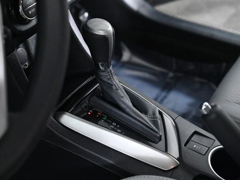 Used 2014 Toyota Corolla LE image 18