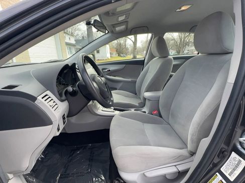 Used 2013 Toyota Corolla LE FWD image 12