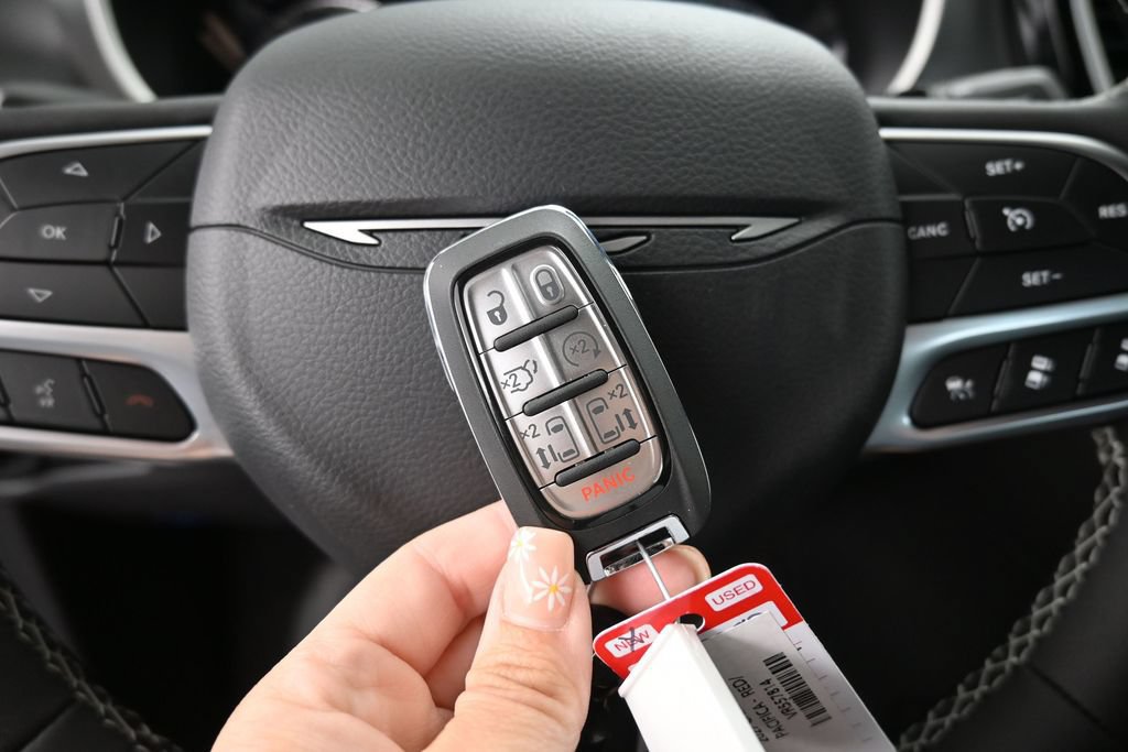 New 2027 Chrysler Pacifica Select w/ Family Tech Group FWD image 25