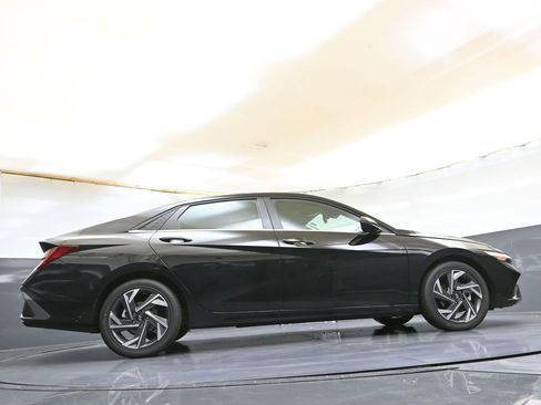 Used 2025 Hyundai Elantra Limited FWD image 41