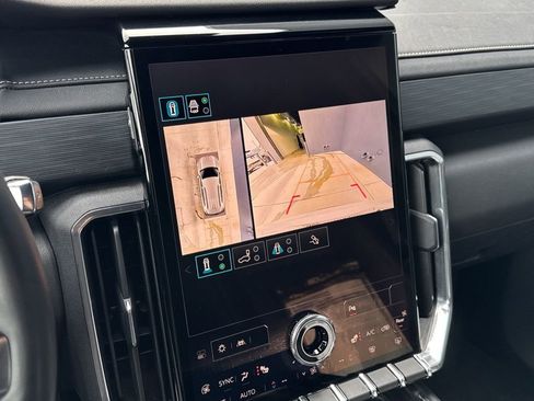 Used 2024 GMC Acadia Elevation image 7