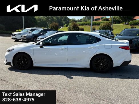 Used 2025 Toyota Camry SE w/ Convenience Package FWD image 3